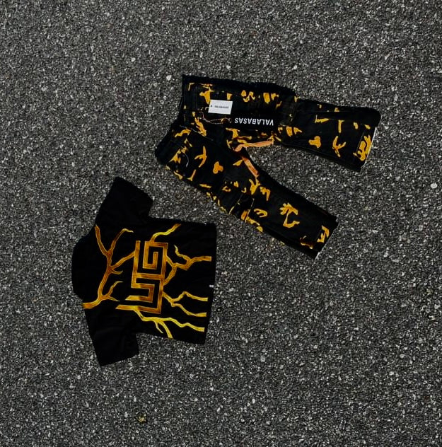 BUMBLEBEE "ROOT LiGHTNiNG" ZiP UP🐝 ⚡️